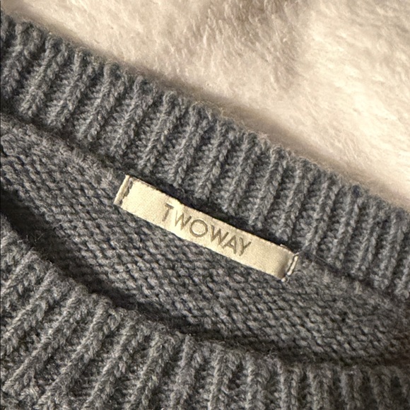 Cropped Italian Sweater - Picture 4 of 5